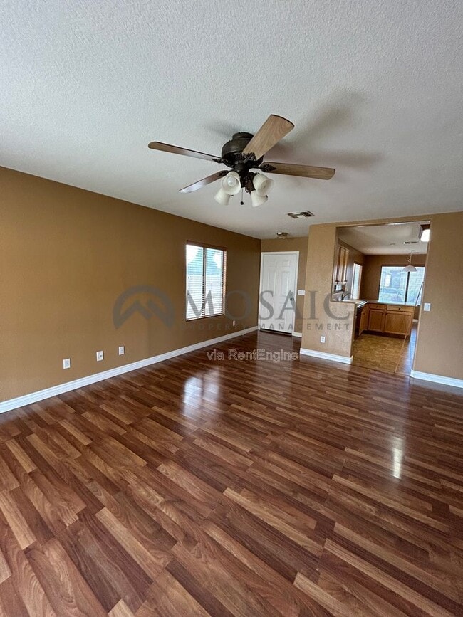 Foto del edificio - 10348 E Crescent Ave