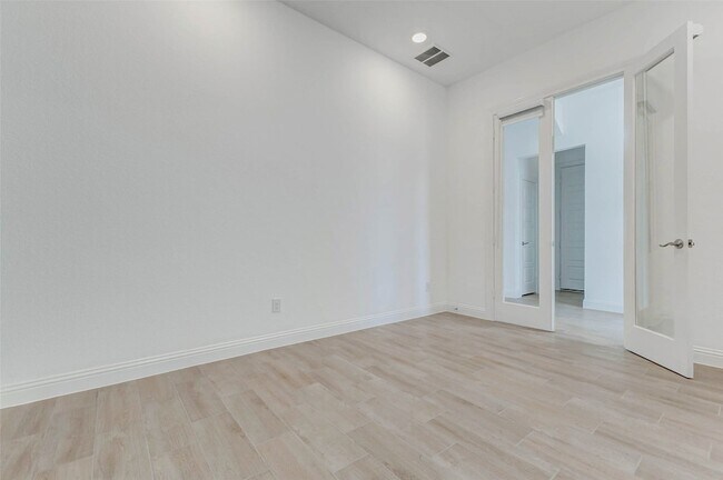 Foto del edificio - 1819 Golden Cape Dr