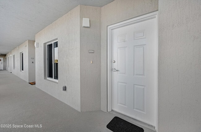 Building Photo - 1825 Riverside Dr