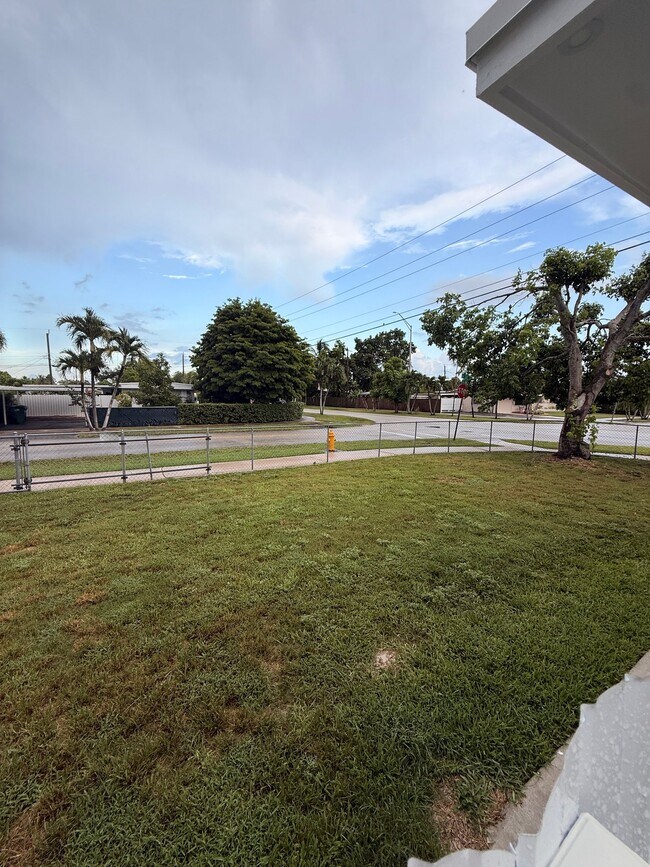 Foto del edificio - 10555 SW 32nd St