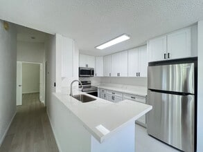 Building Photo - 480 Mananai Pl