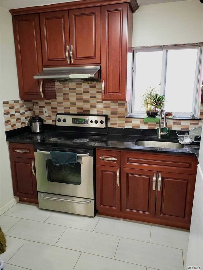 Foto del edificio - 78-10 Parsons Blvd