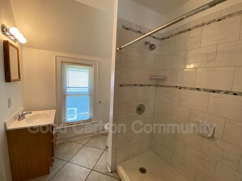 Building Photo - 331 Schenck St