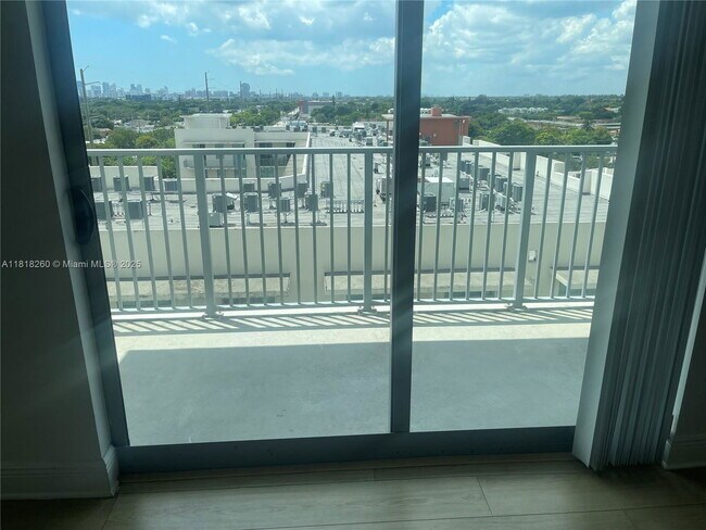 Foto del edificio - 140 S Dixie Hwy