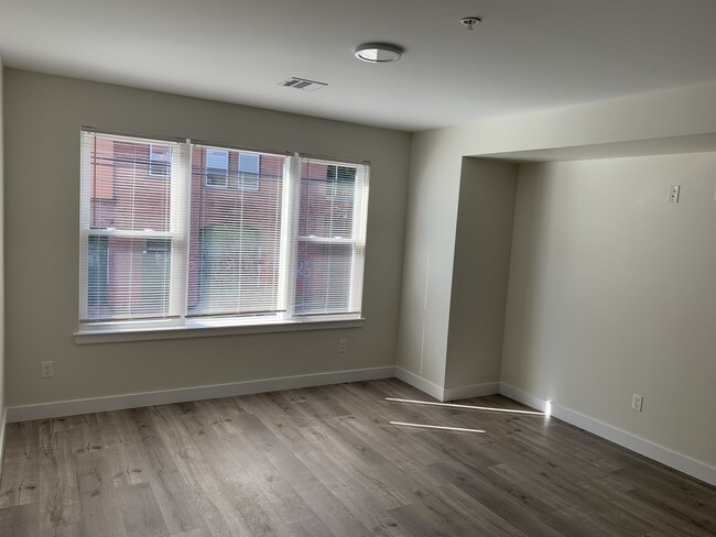 Foto del edificio - 358-2 Summer Ave
