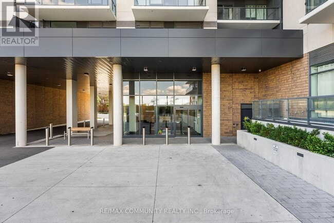 Building Photo - 110-1350-1350 Ellesmere Rd