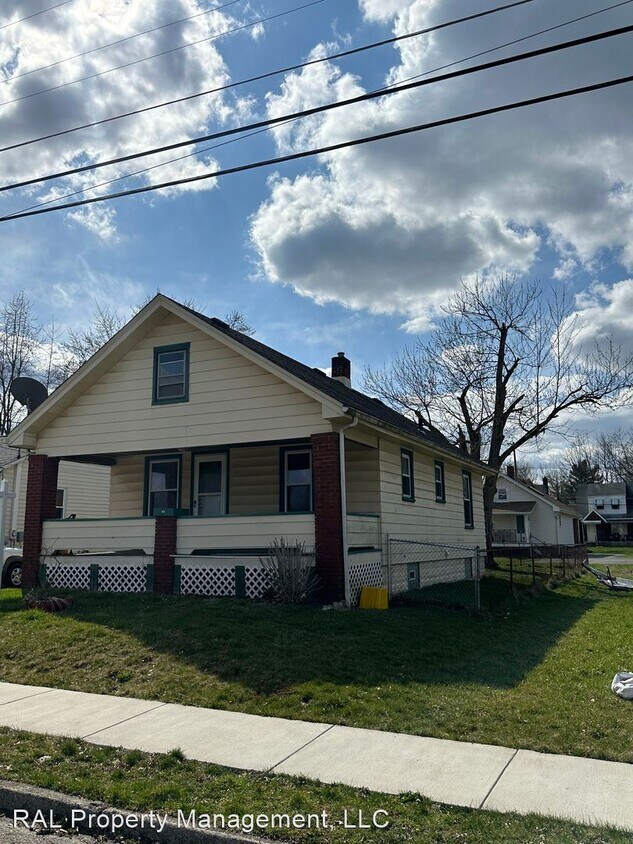 2 br, 1 bath House 118 S Glenellen Ave House Rental in Youngstown