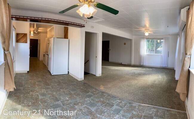 Building Photo - 4 br, 1 bath House - 1106 N 6th St