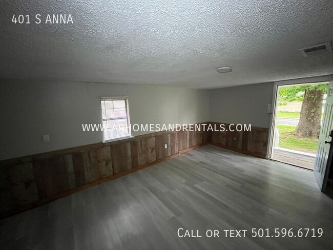 Foto del edificio - 401 S ANNA-