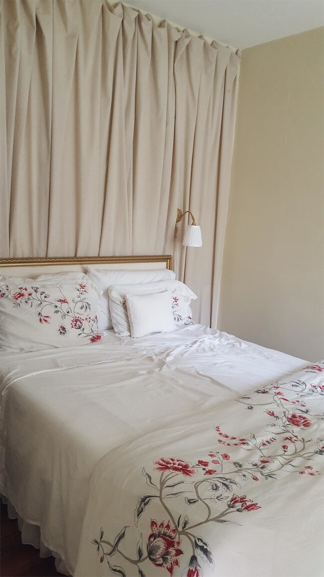 Building Photo - 608 E 12th Ave