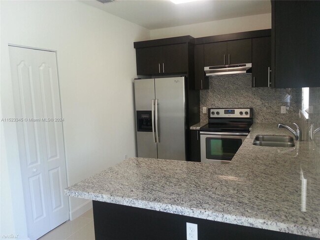 Building Photo - 3 br, 2 bath House - 3125 SW 16th Ter # 3125