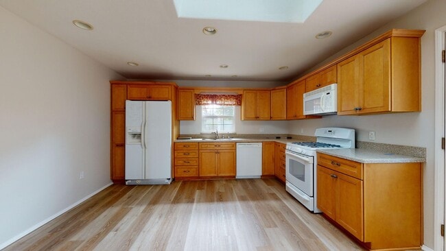 Building Photo - 713 I Ave