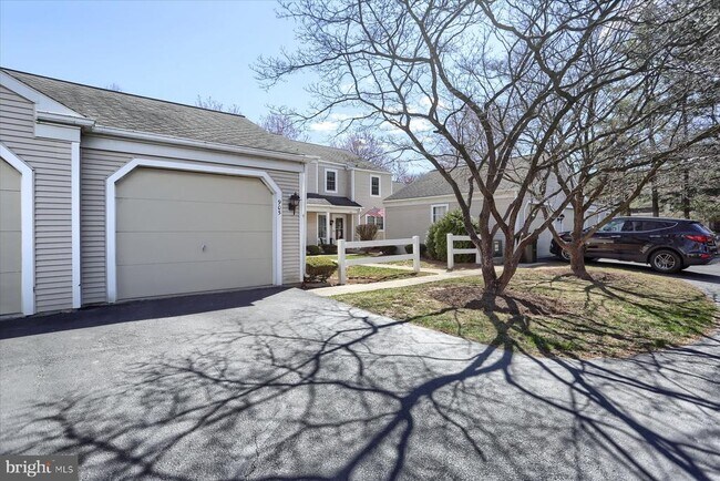 Building Photo - 905 Cambridge Ct