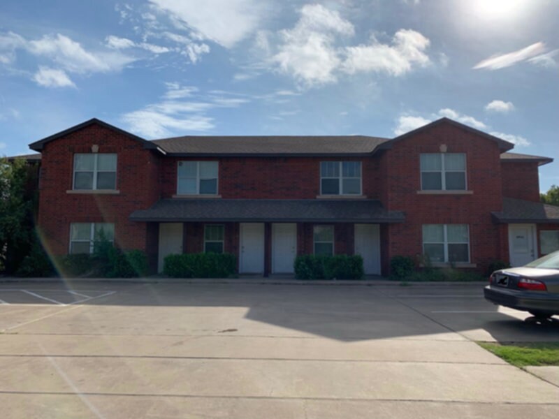 Primary Photo - 210 SW 26th St