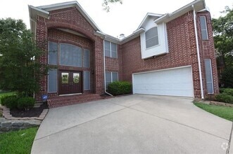 Building Photo - 2701 Creekside Way