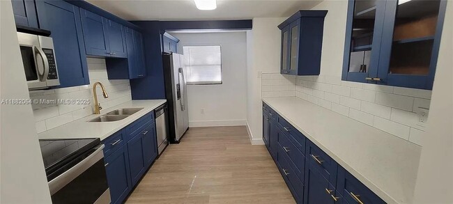 Building Photo - 2513 Island Dr