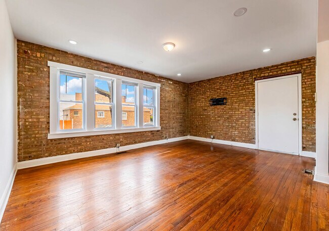 Foto del edificio - 1633 W 76th St