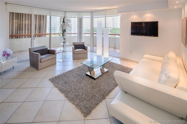 Building Photo - 15645 Collins Ave