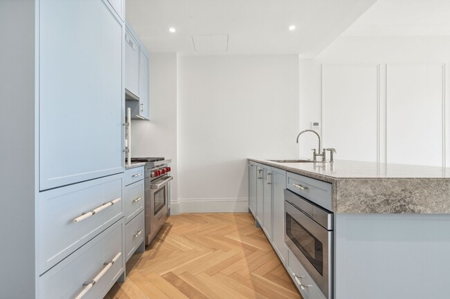 Photo - 250 E 21st St Apartment