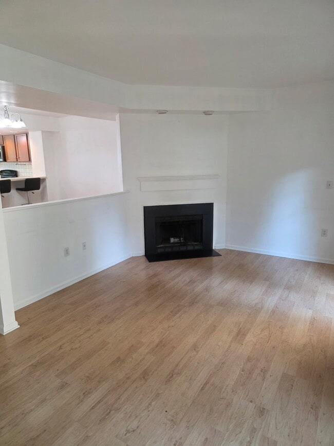 Building Photo - 131 Freedom Ct