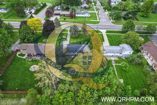 Building Photo - Available Now! - 3 Bedroom, 1 Bathroom in ...