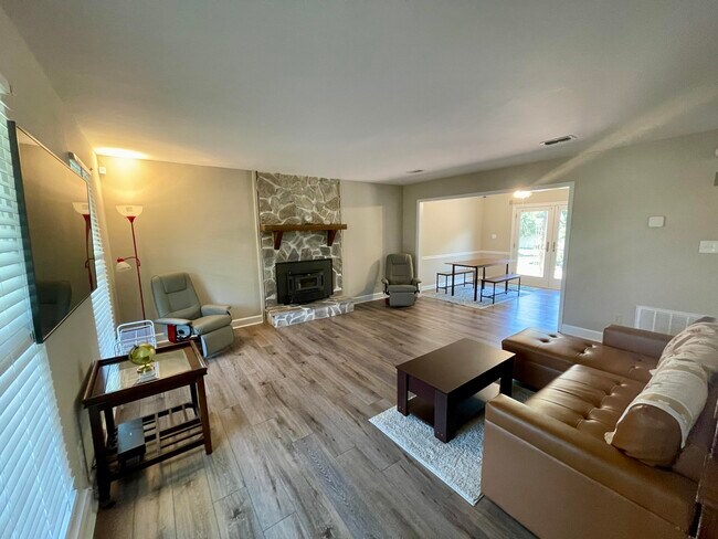 Foto del edificio - 547 Pheasant Run Dr