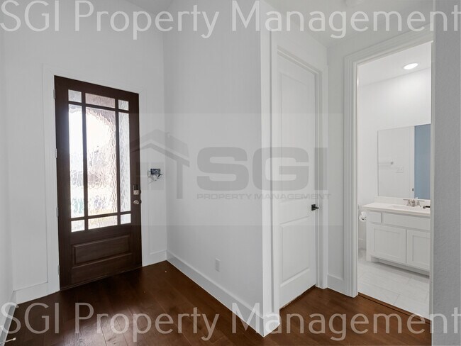 Foto del edificio - 4125 Sweet Birch Dr
