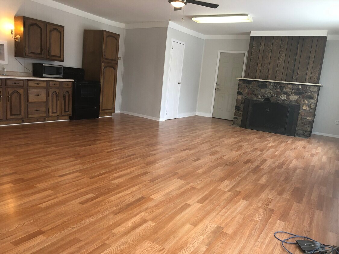 208 Galena St Unit E, Big Rock, IL 60511 Apartments in Big Rock, IL