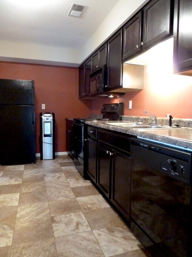 Foto principal - 595 Belland Ave