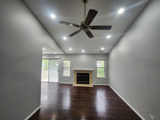 Foto del edificio - 1236 Churchill Ct