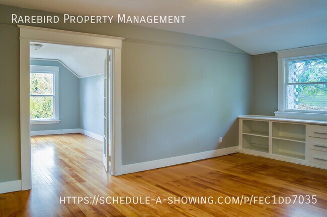 Foto del edificio - Stunning 1bd/1bath upstairs unit in N Port...