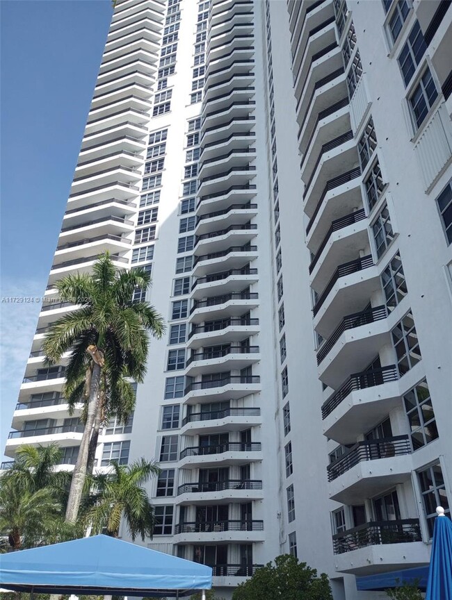 Foto del edificio - 3530 Mystic Pointe Dr