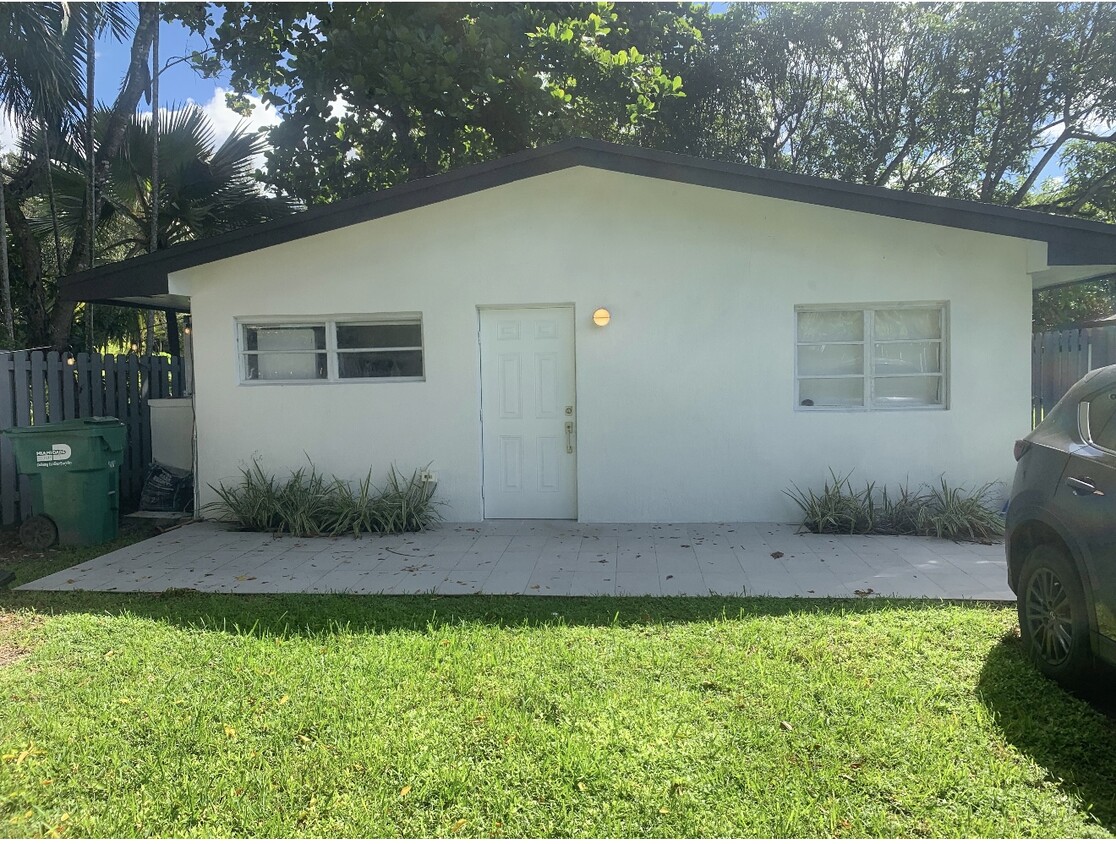Primary Photo - 7215 Sunset Dr