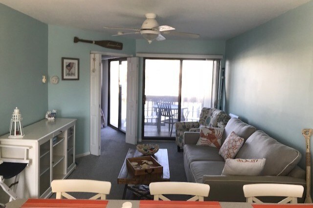 Sala de estar con vista a la bahía - 1919 Bay Blvd