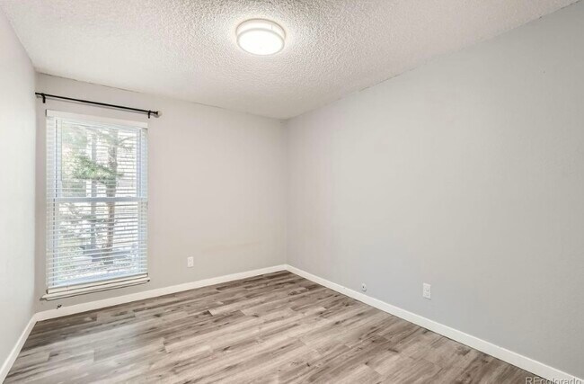 Foto del edificio - 9757 E Peakview Ave