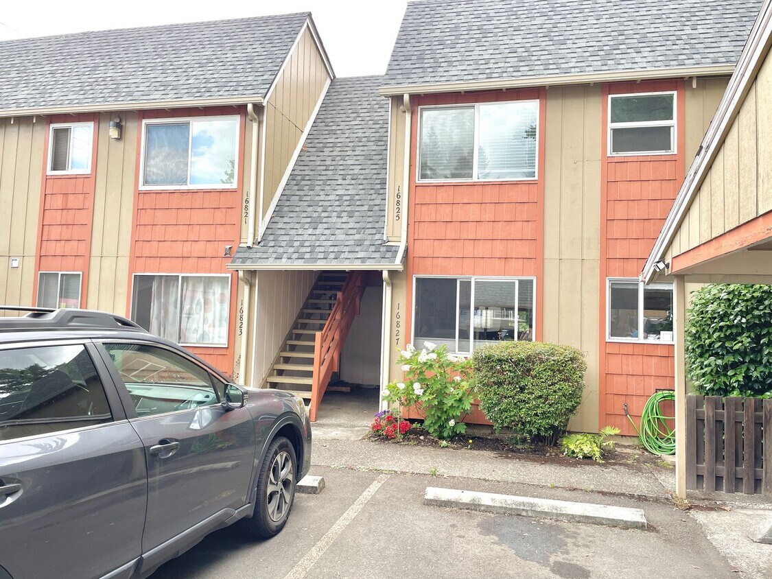 Foto principal - Newly renovated 2 bedroom condo with off-s...