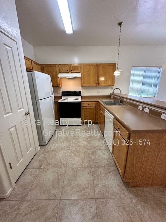 Building Photo - Beautiful 3BR 2 BA home in Continental Res...