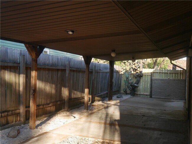 Building Photo - 5610 Peppertree Pkwy