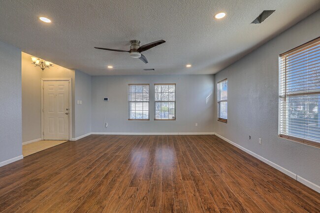 Building Photo - 4115 Rowe Ave NW