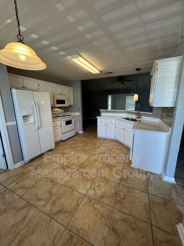 Foto del edificio - 211 Hamilton Place Rd