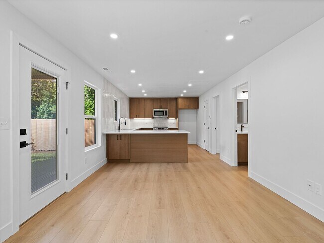 Foto del edificio - Light-Filled, Fully Remodeled 2?Bed / 1?Ba...