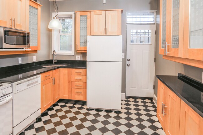 Foto del edificio - Beautiful Abode in Bloomingdale! Parking I...