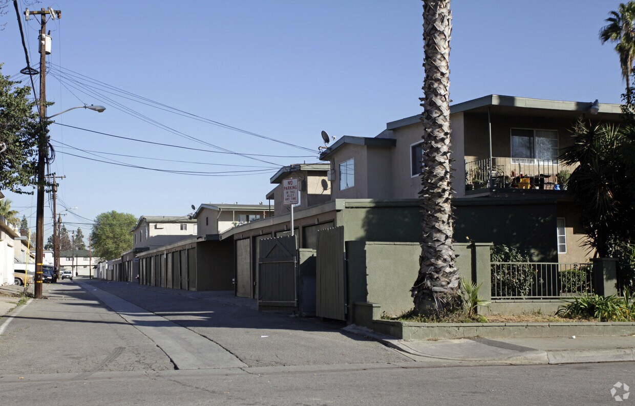 Building Photo - 5174 Bandera St