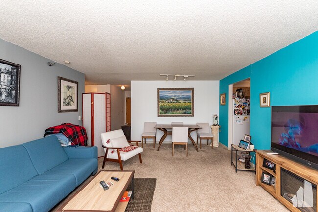 Building Photo - Beautiful 1B 1B condo with breathtaking ci...