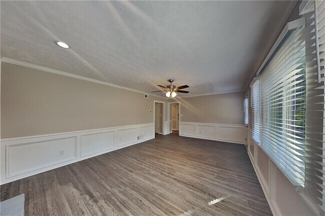 Building Photo - 2742 Bentwood Dr