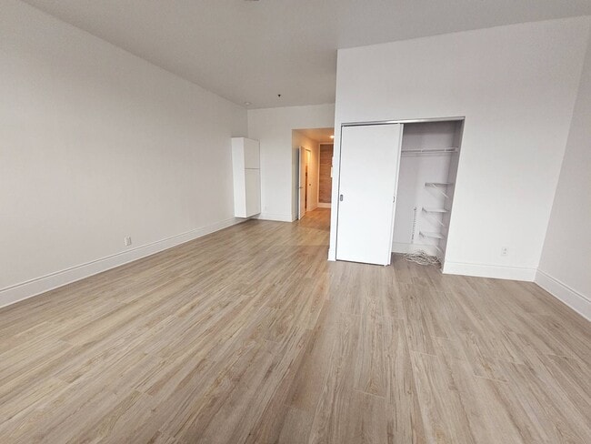 Building Photo - 595 St-Joseph