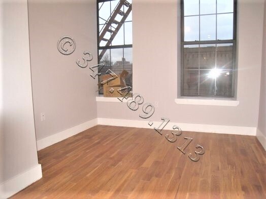 Foto del edificio - 35 Rogers Ave