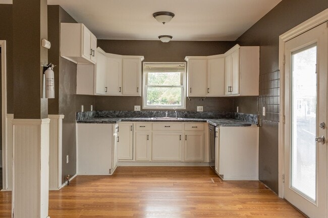 Building Photo - Spacious Single Family Home