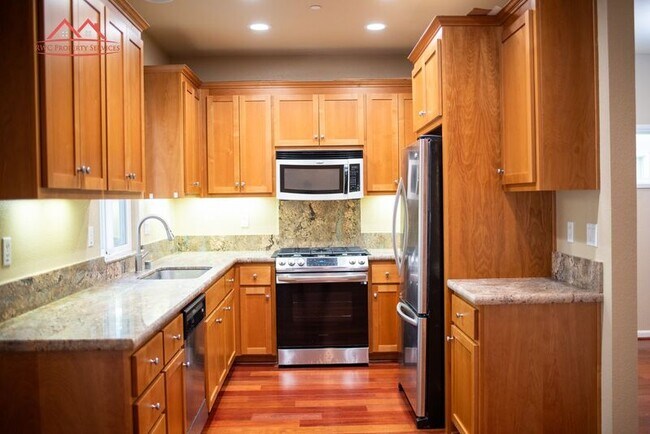Building Photo - 832 Cherry Orchard Pl