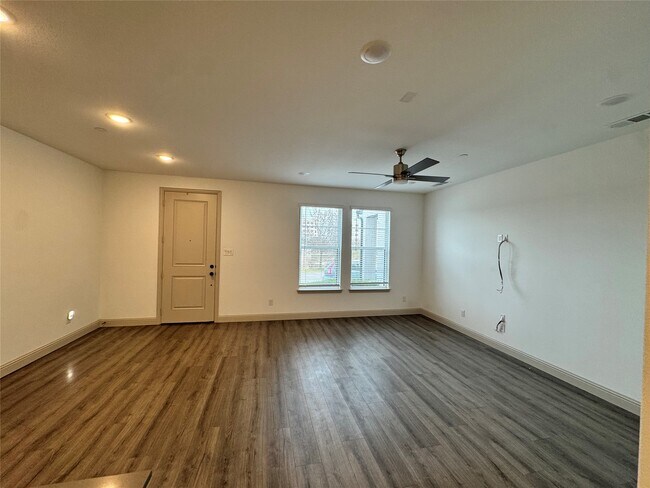 Foto del edificio - 4365 Union St